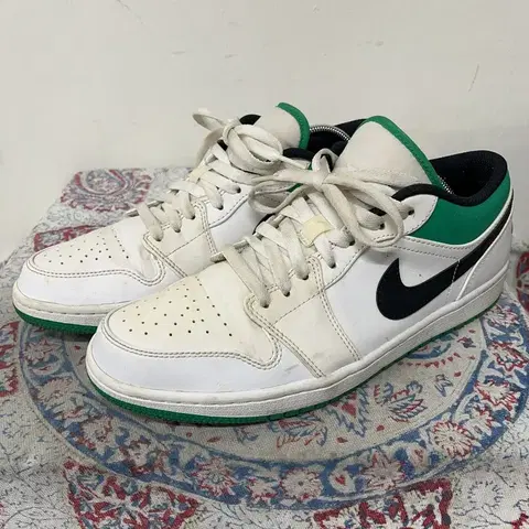 나이키 에어조던1 로우 화이트 럭키그린 스니커즈 275 E01564