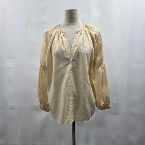 0033 IM VELY 임블리 베이지 도트 블라우스 / 프리사이즈