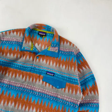 파타고니아 신칠라 스냅 티 (100)