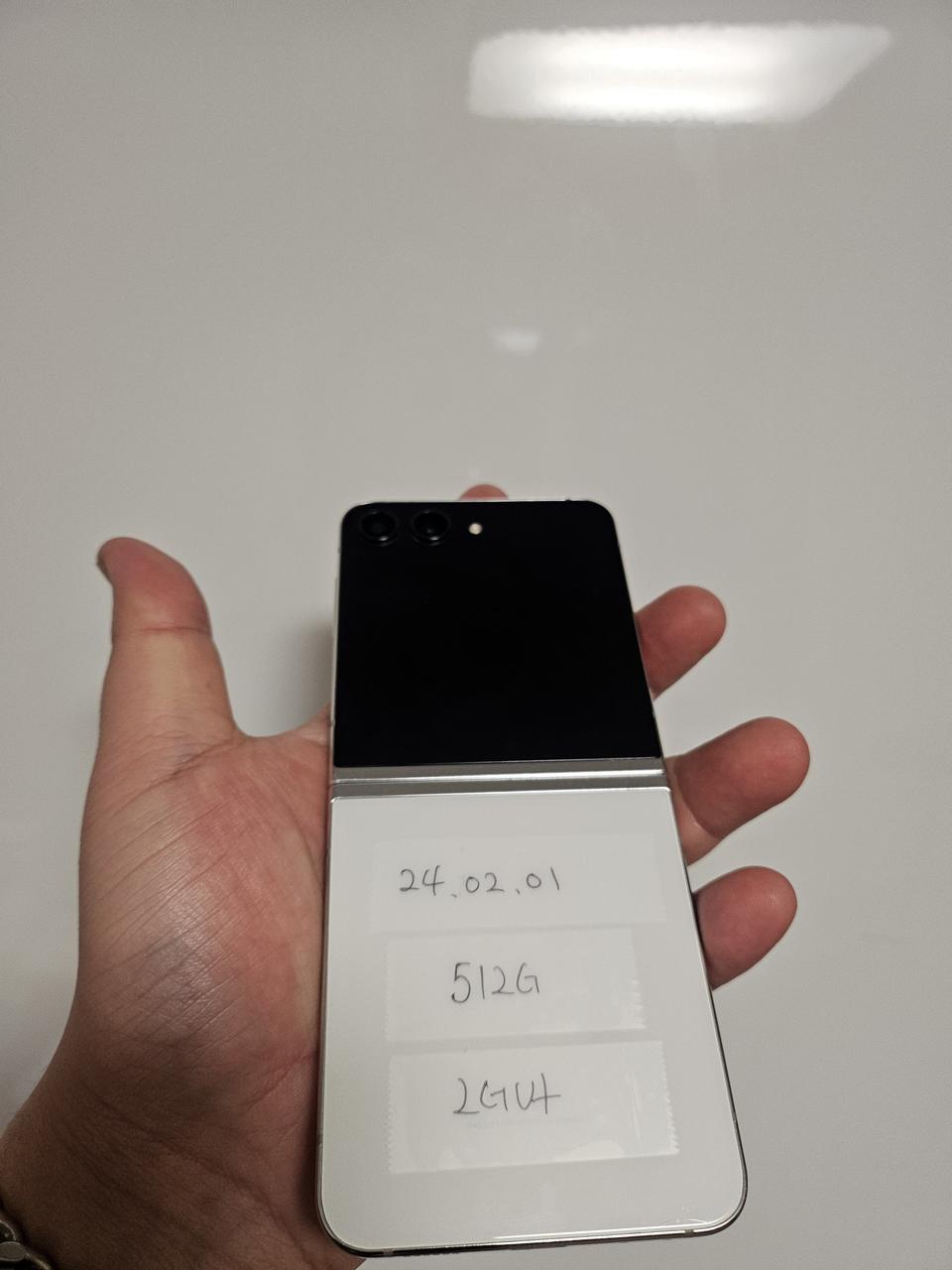 갤럭시z플립5 512G(화면멍)(기능이상무)