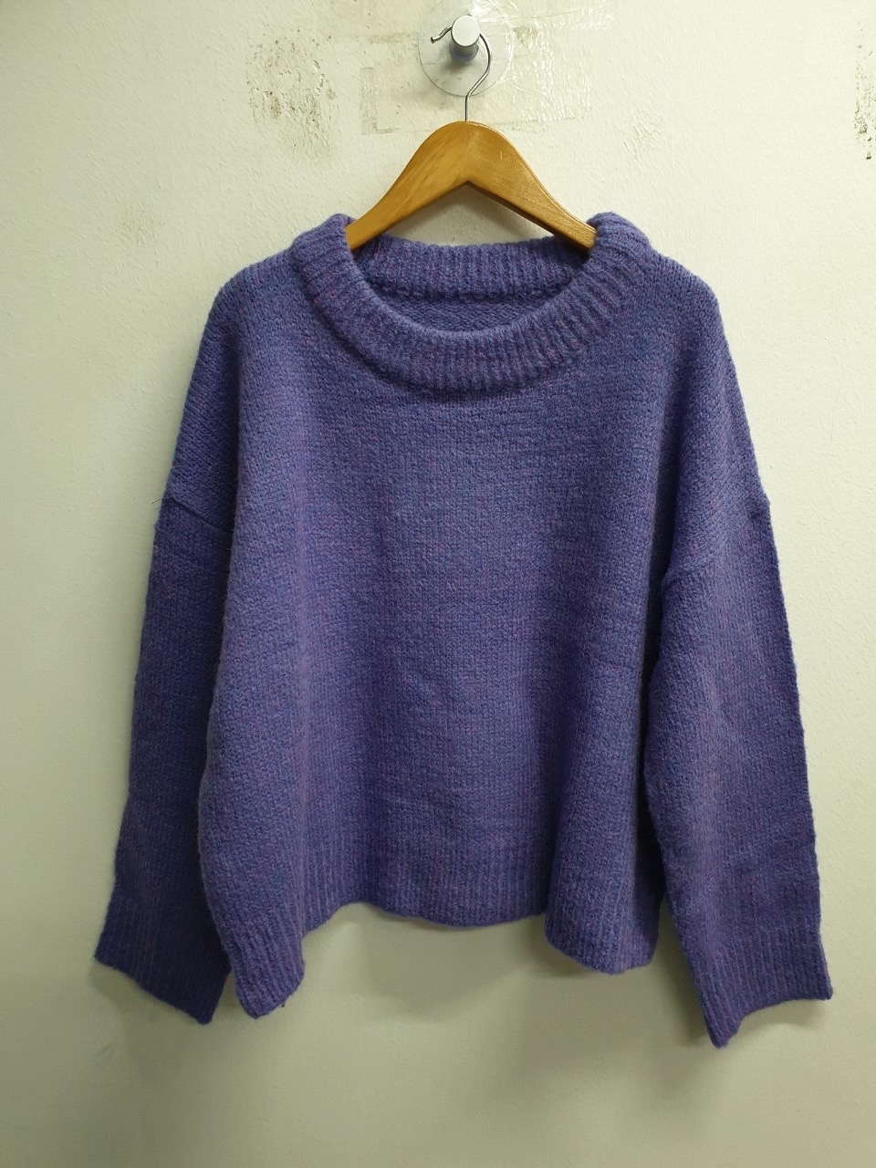 라벤더 오버핏 니트 스웨터