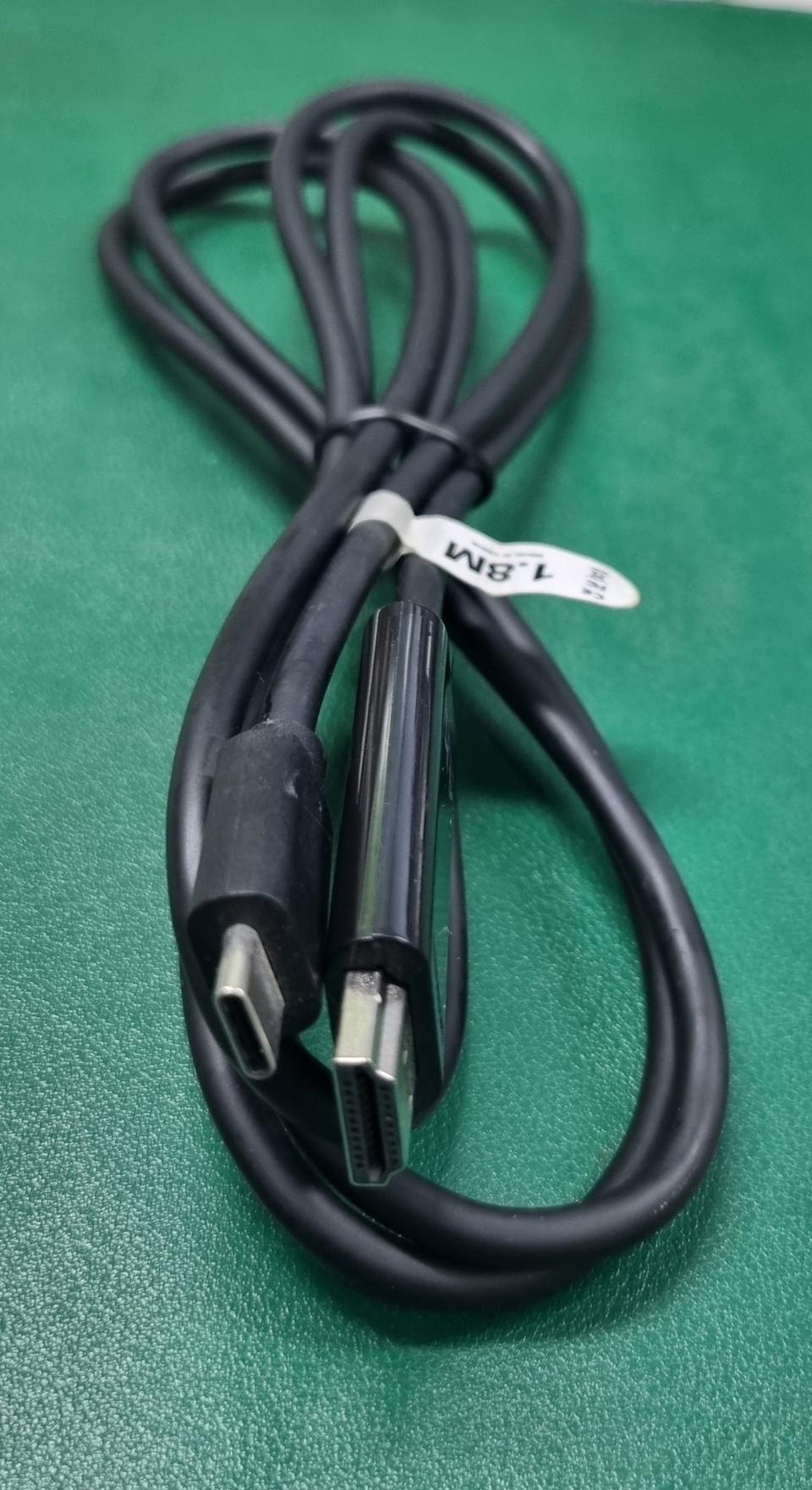 HDMI to Type C 케이블 4k 1.8M 팝니다