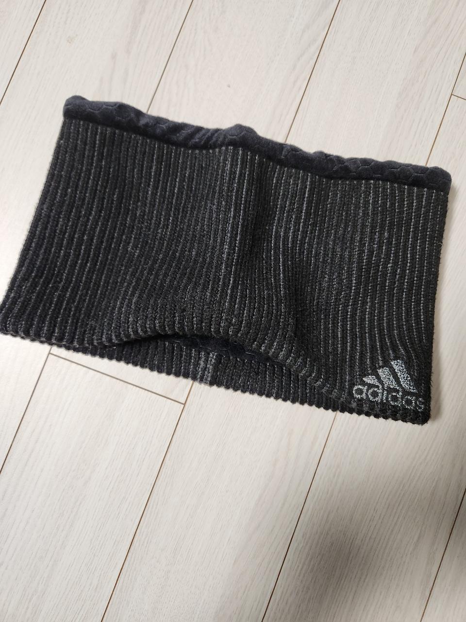 아디다스 넥워머여러 중고사이트에도 같이 판매하고 있어서 삭제되면 팔린