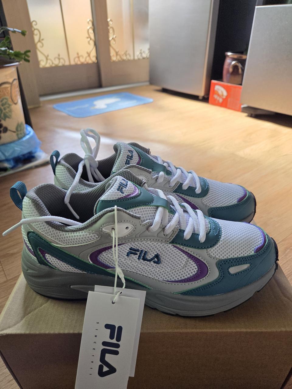 새제품)휠라 240.245