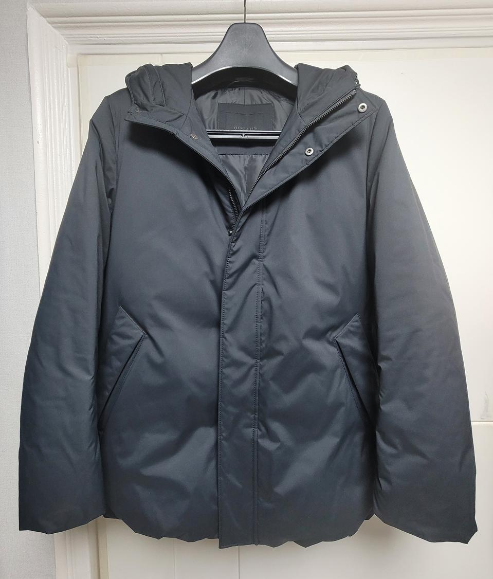 [새상품] [로가디스] 블랙 UTILITY 후드 쇼트 구스 다운 패딩