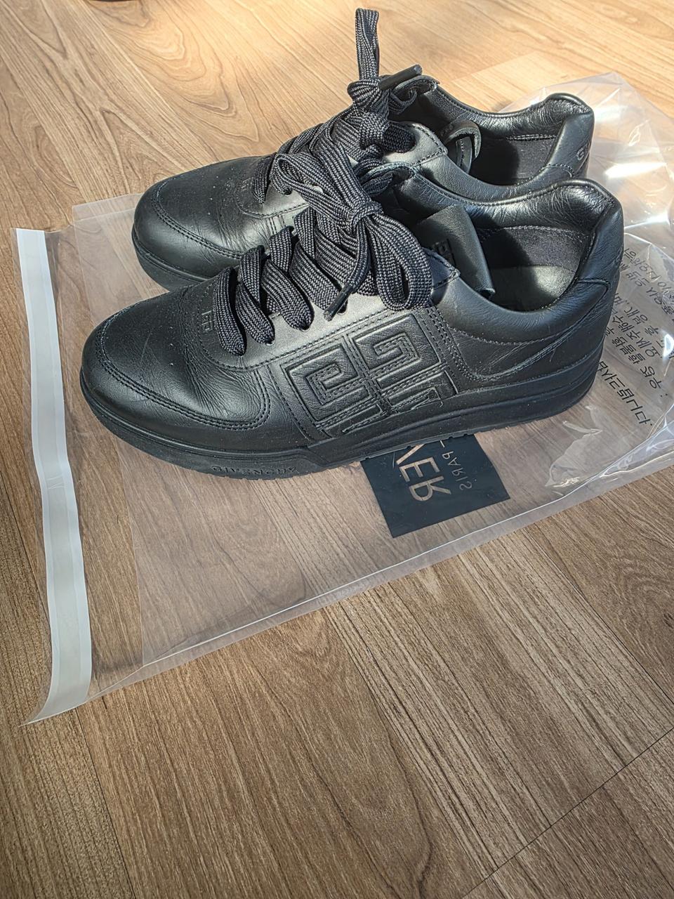 지방시 4G 엠보싱 스니커즈