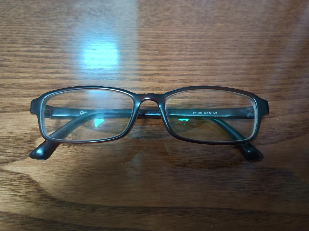 알작은 뿔테 안경