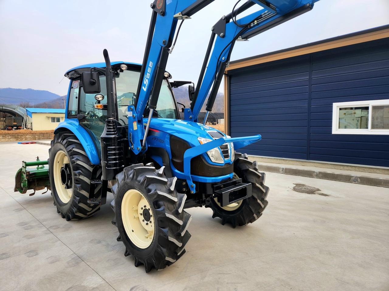 LS XP7102 102마력 트랙터. 팝니다