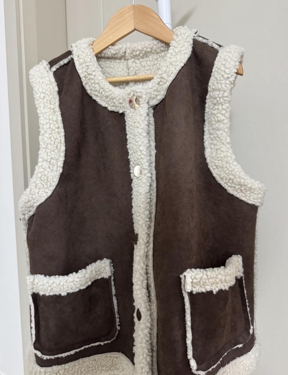 [새상품] 브라운 스웨이드 뽀글이 조끼