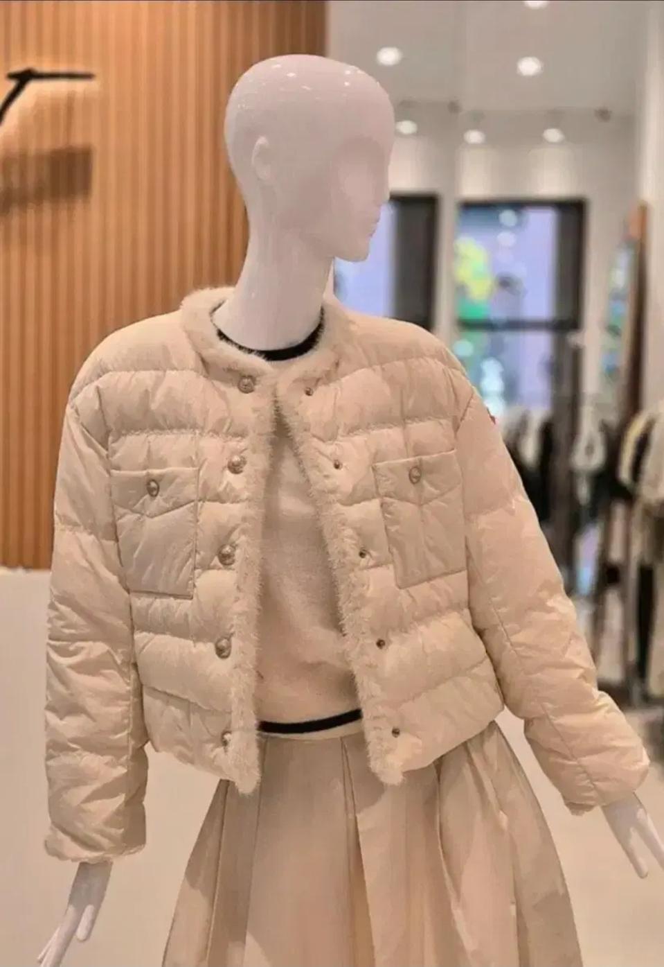 지컷 밍크 트리밍 구스다운 숏패딩 새제품 66사이즈 크림아이보리컬러