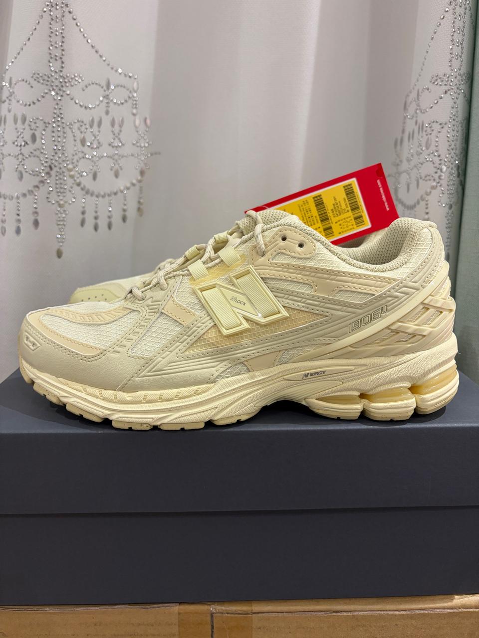 뉴발란스 운동화 런닝화 M1906NK 크림 270
