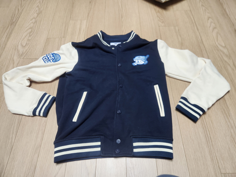 삼성라이온즈 야구점퍼 사이즈 초등학생, 13세 판매합니다.