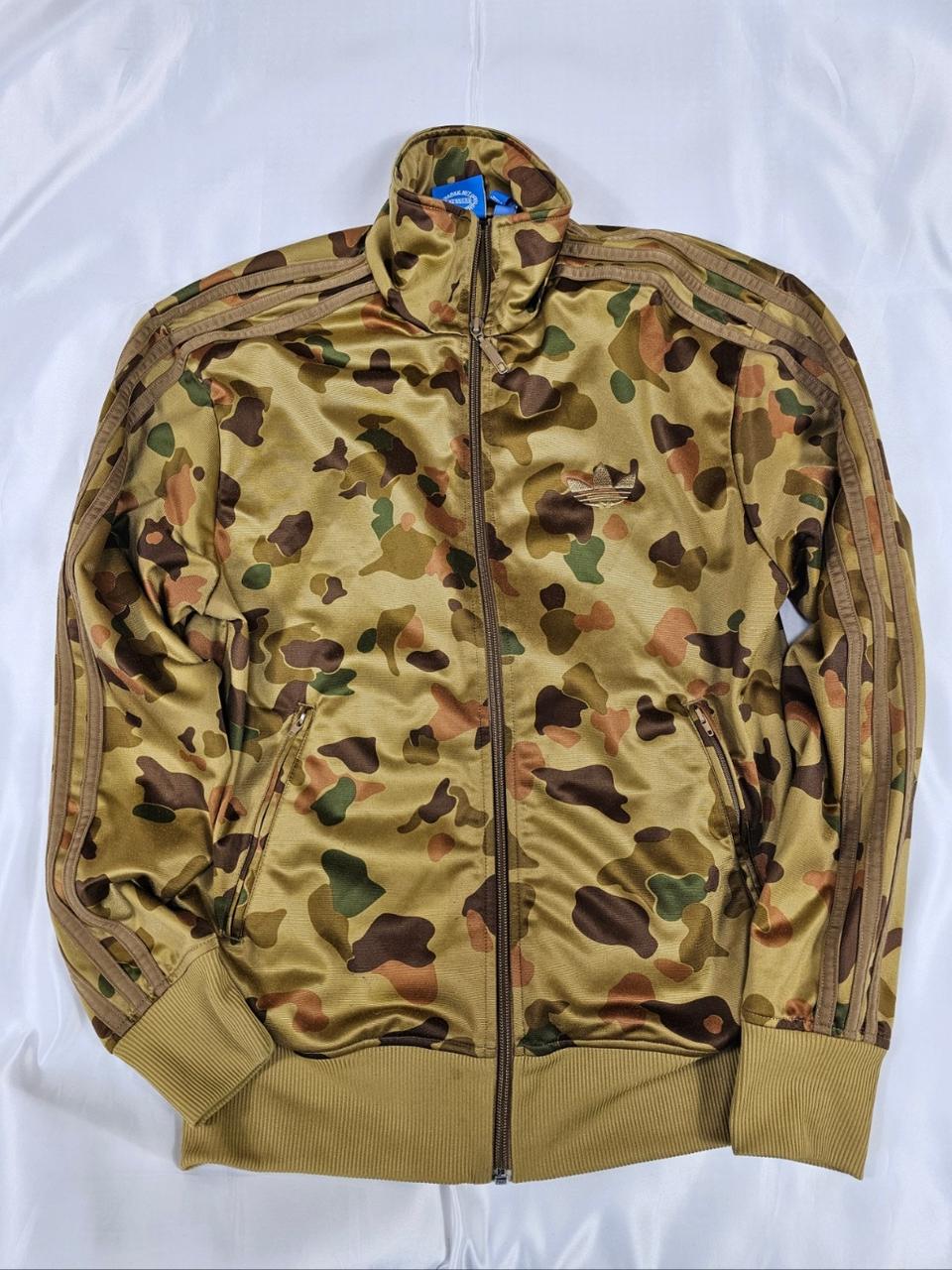 아디다스카모져지