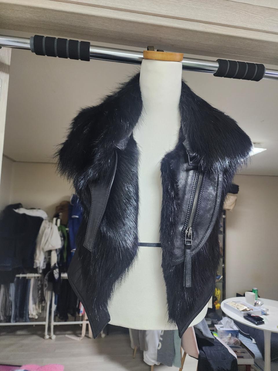 오브제 블랙 퍼 가죽 베스트