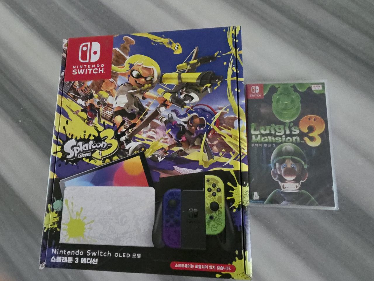 닌텐도 스위치 OLED 스플래툰3 미개봉 + 루이지 맨션3 미개봉 팝니다