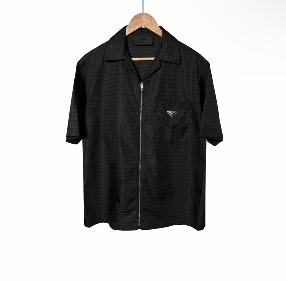 [M] 프라다 남성 리나일론 삼각로고 멀티로고 집업 반팔 셔츠 자켓 블랙