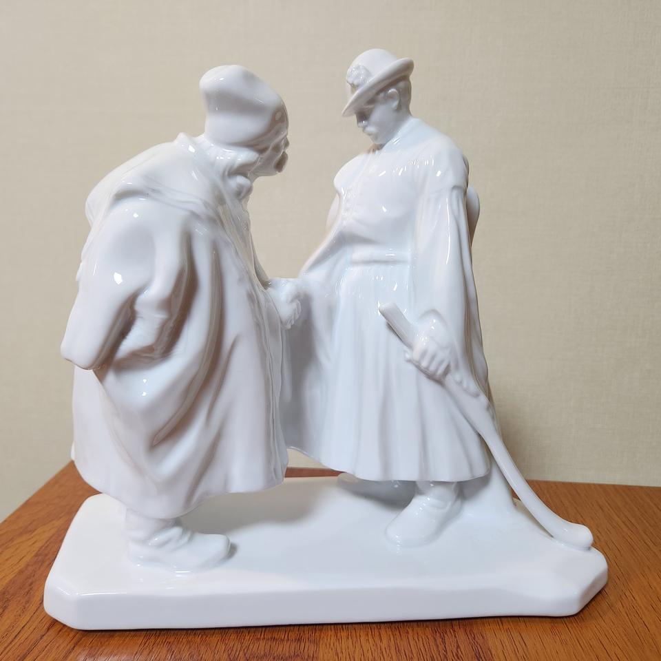 헝가리 헤렌드 화이트 포쉐린 "아버지와 아들의 작별인사" 피겨린.
