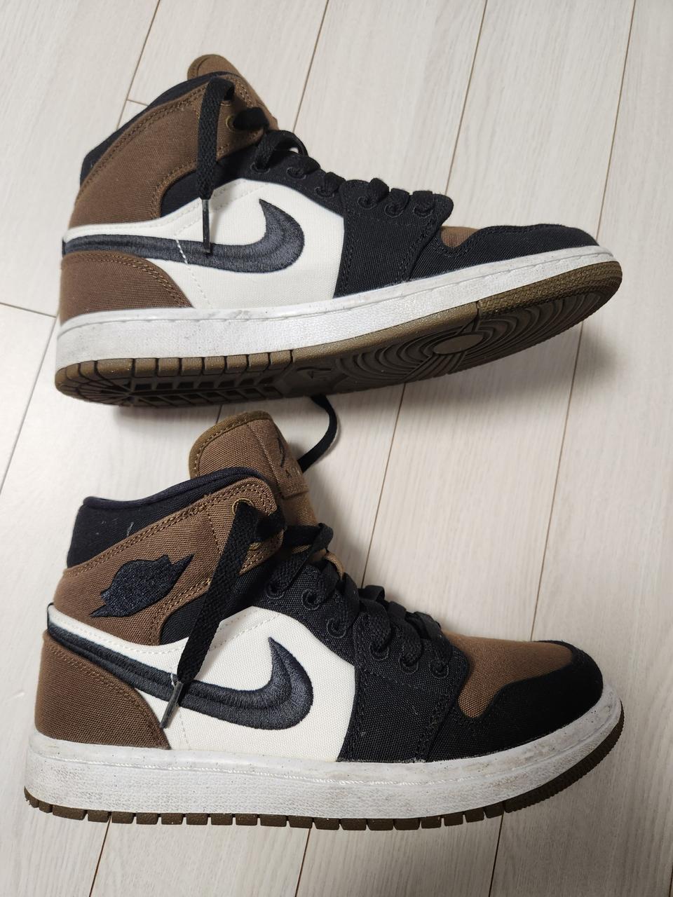 나이키 농구화 조던 1 미드 올리브 토 사이즈240아웃솔 흰부분 생활