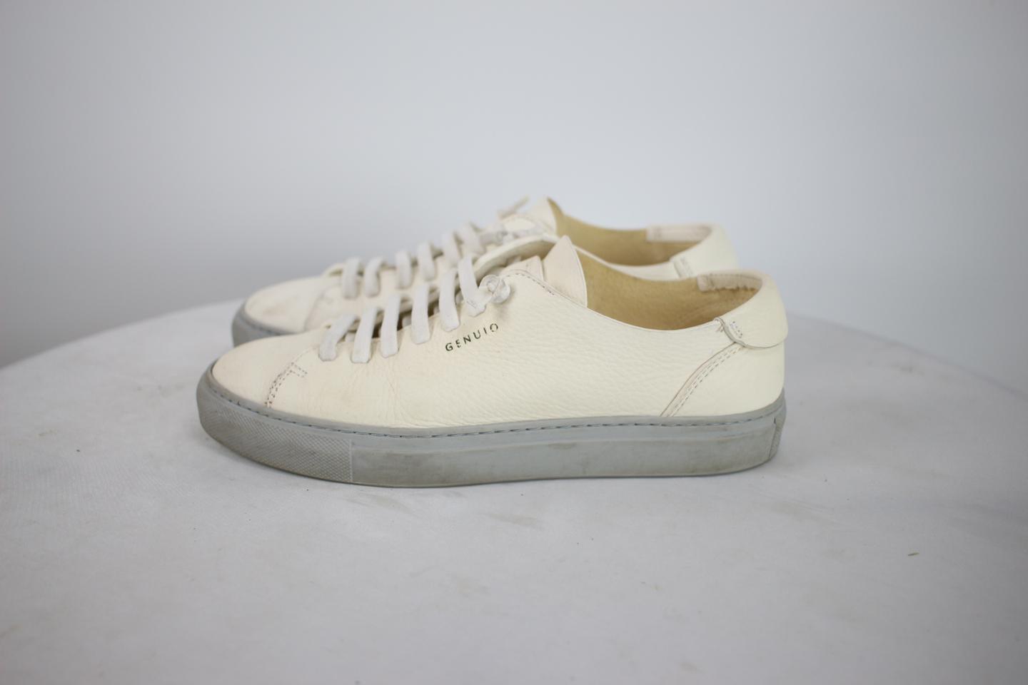 제누이오 스니커즈 사이즈 37 (약 240mm)