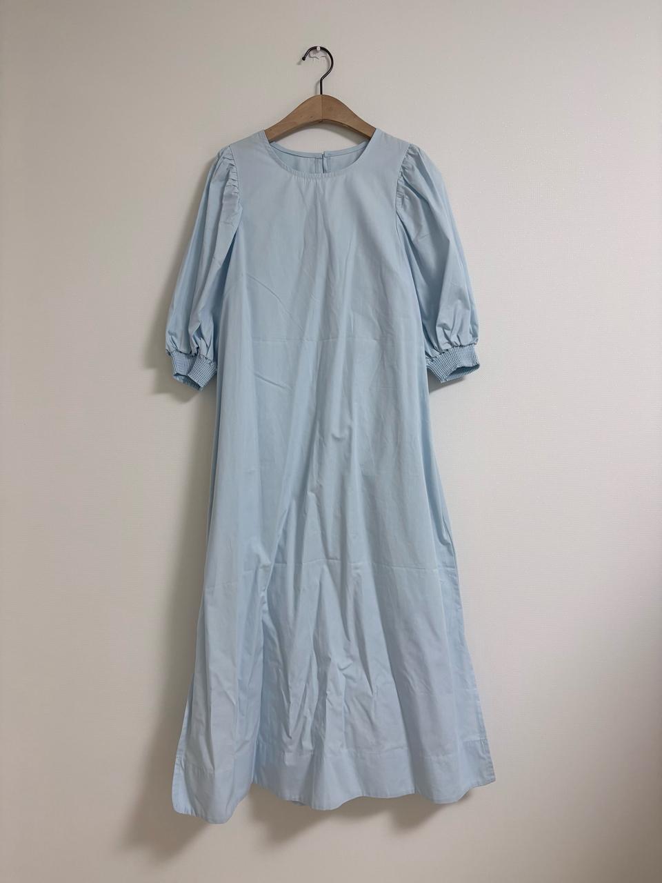 하늘색 퍼프 소매 롱 원피스