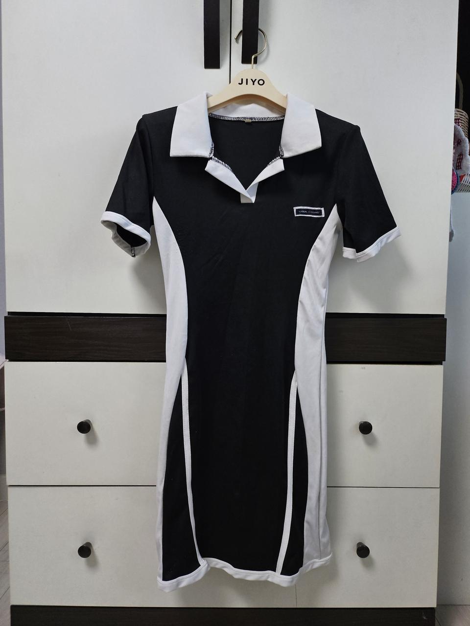 블랙 배색 반팔 원피스