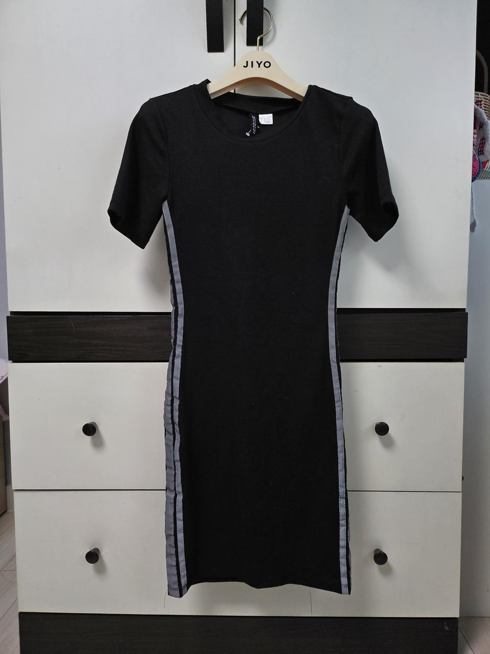 H&M 블랙 두줄 반팔 골지 니트 원피스
