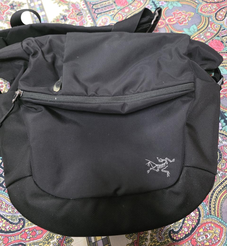 아크테릭스 미스트랄 8 크로스백