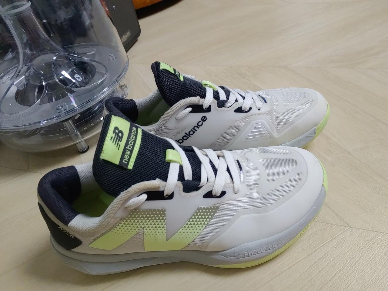 뉴발란스  레볼루션 MCH796W4 255mm