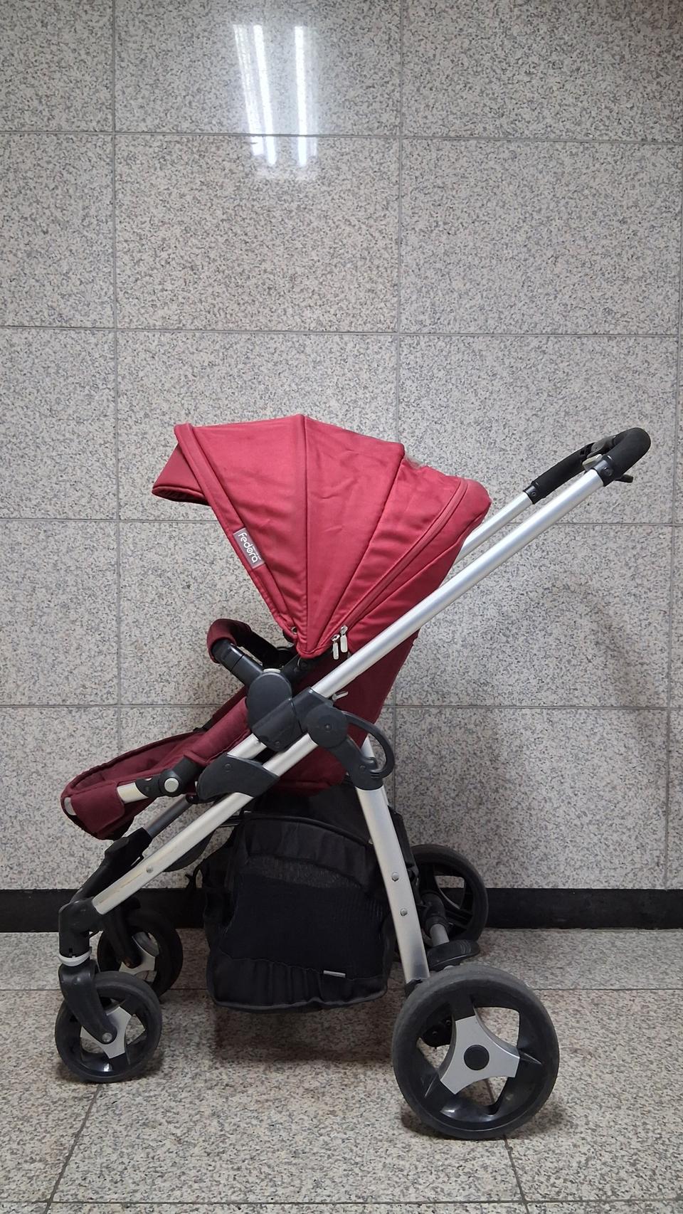 최고급 명품 럭셔리 디럭스 유모차 페도라. 간편하게 접혀서 차 트렁크에