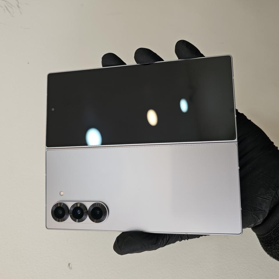 갤럭시Z폴드6 256기가 실버 (S급) / 0127