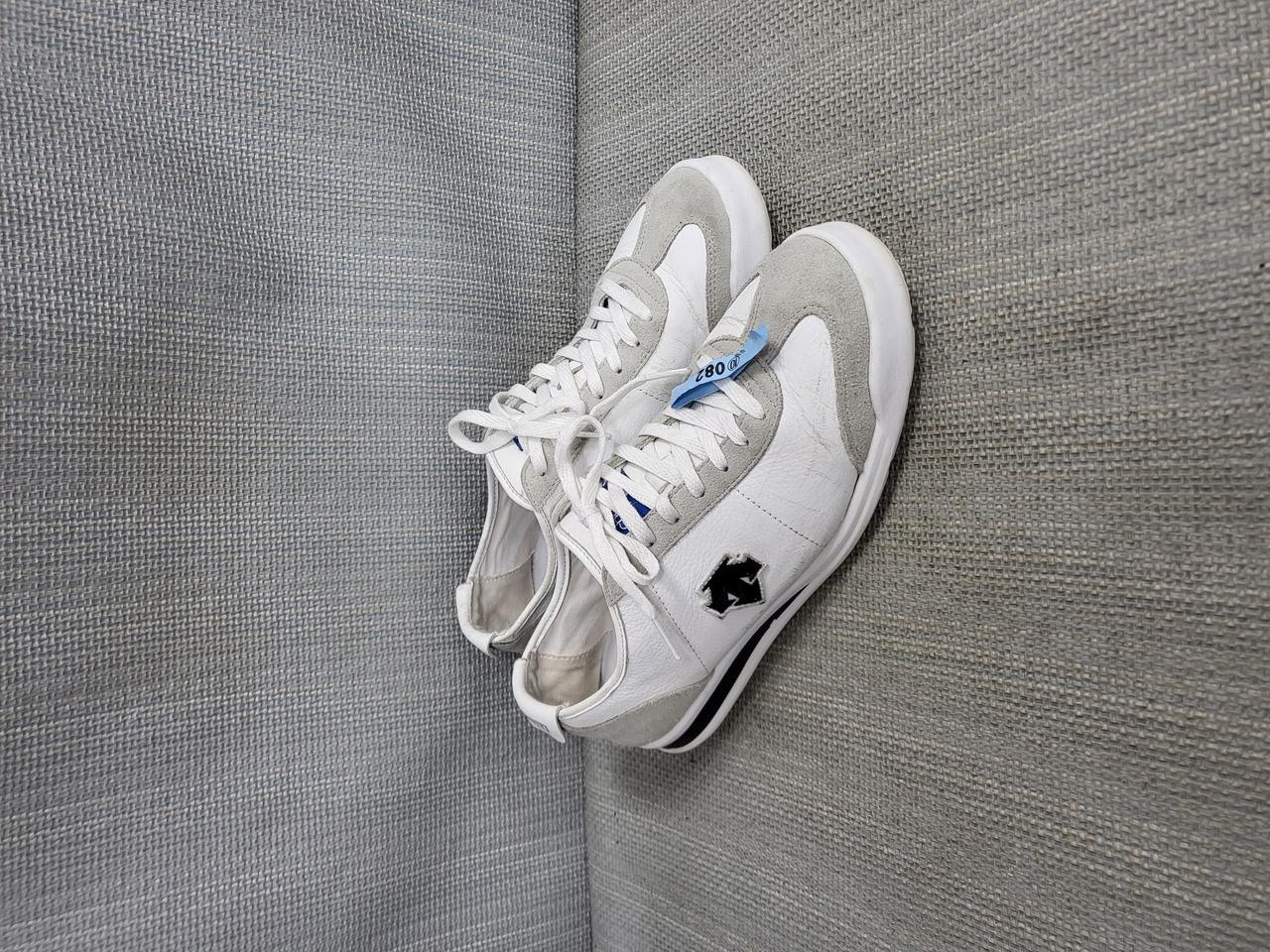 데상트 운동화 260