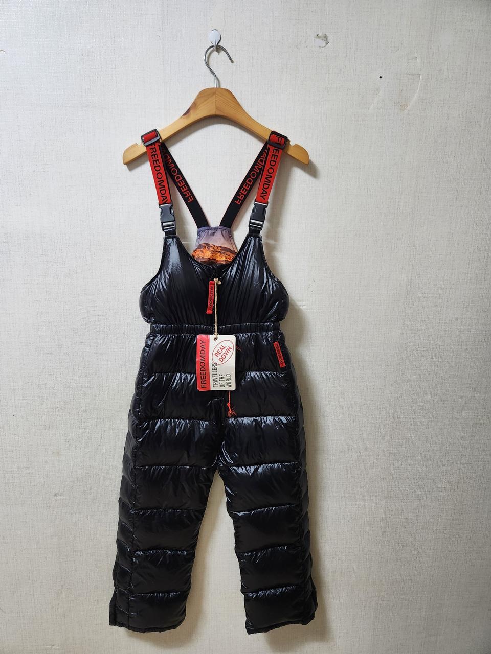 FREEDOMDAY 키즈 블랙 패딩 멜빵바지