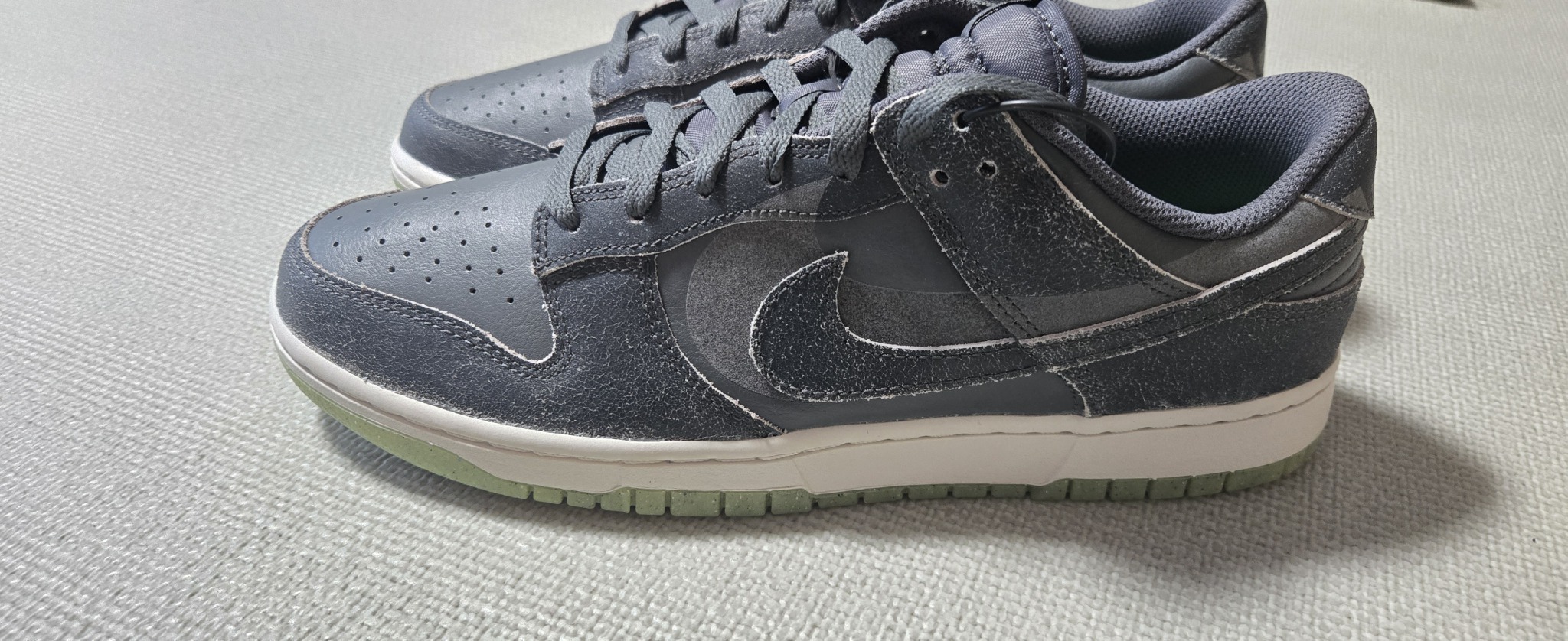 나이키 덩크 로우 레트로 프리미엄 할로윈 285사이즈