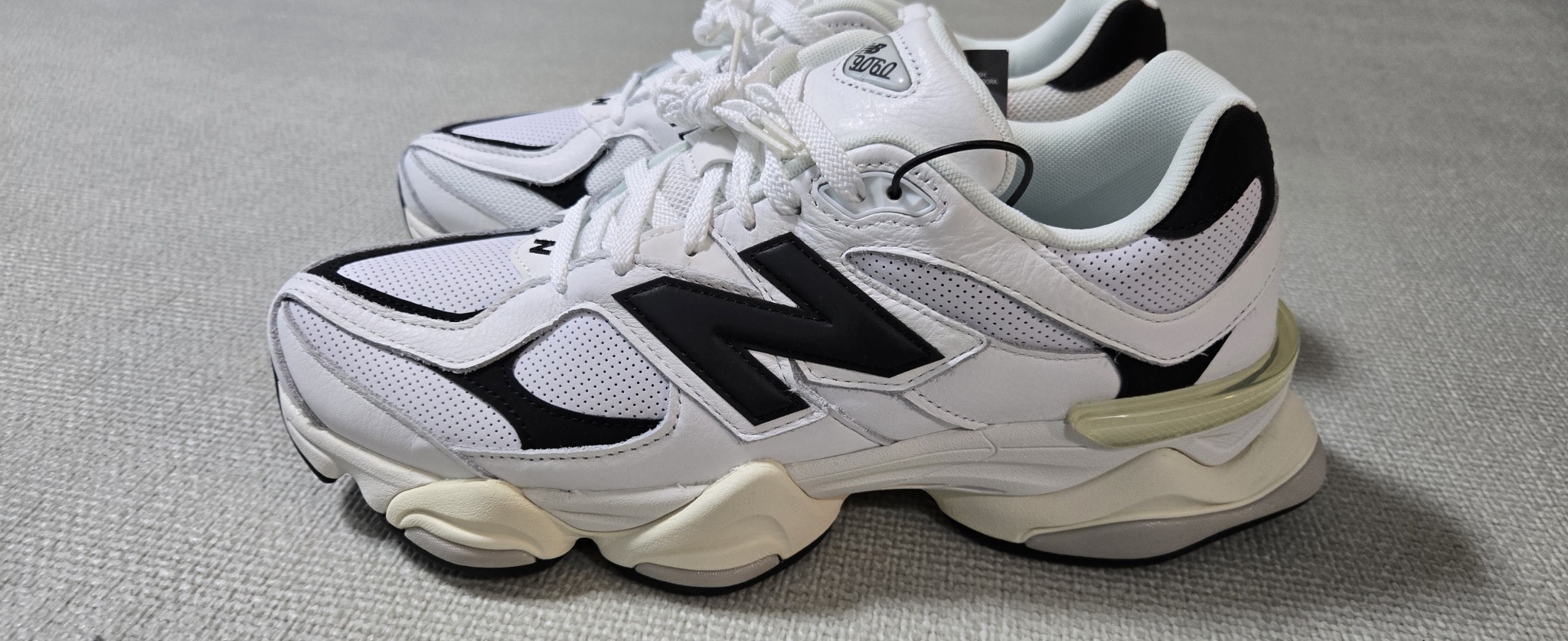 뉴발란스 9060 블랙화이트 290사이즈