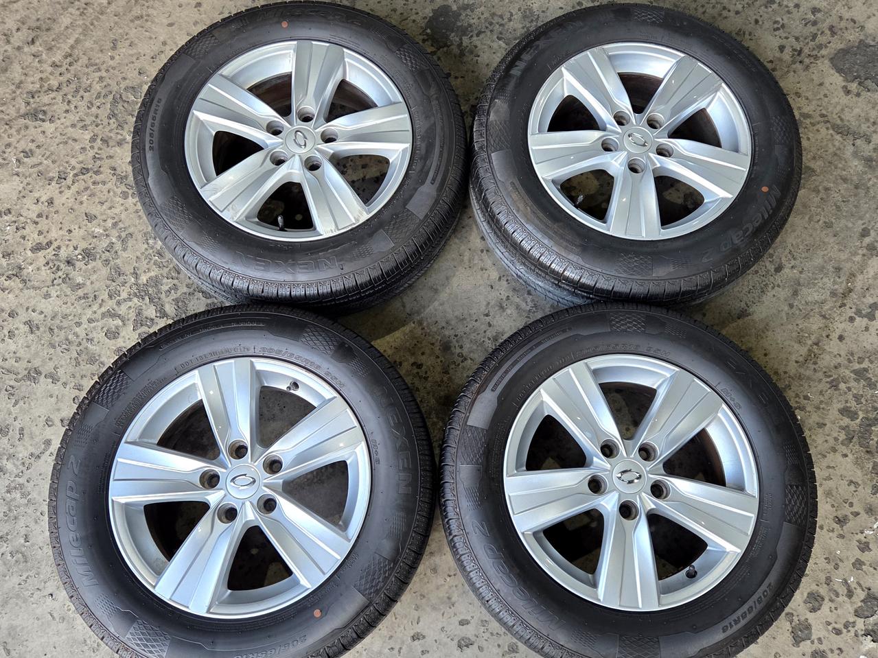 SM6 16인치휠타이어 pcd114.3 팝니다 2056516 신품급 셋트