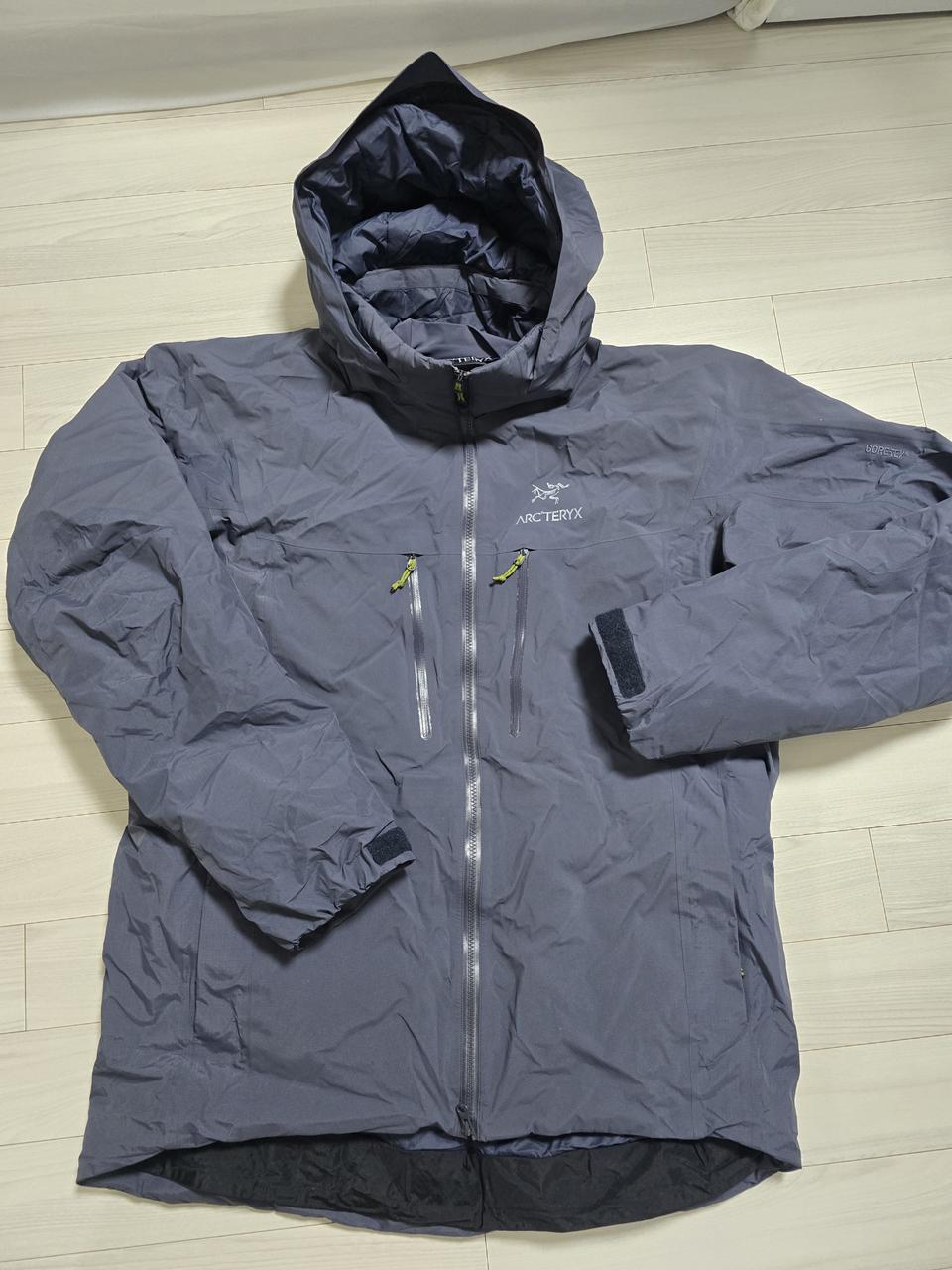 아크테릭스 고어텍스 패딩 XL 그레이 정품 운포