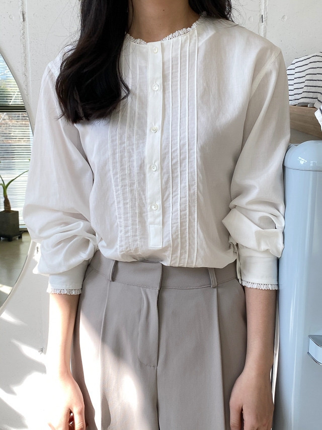 (새상품) 컴히얼 레이스 블라우스