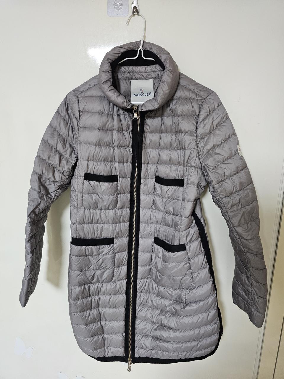 몽클레어 경량패딩