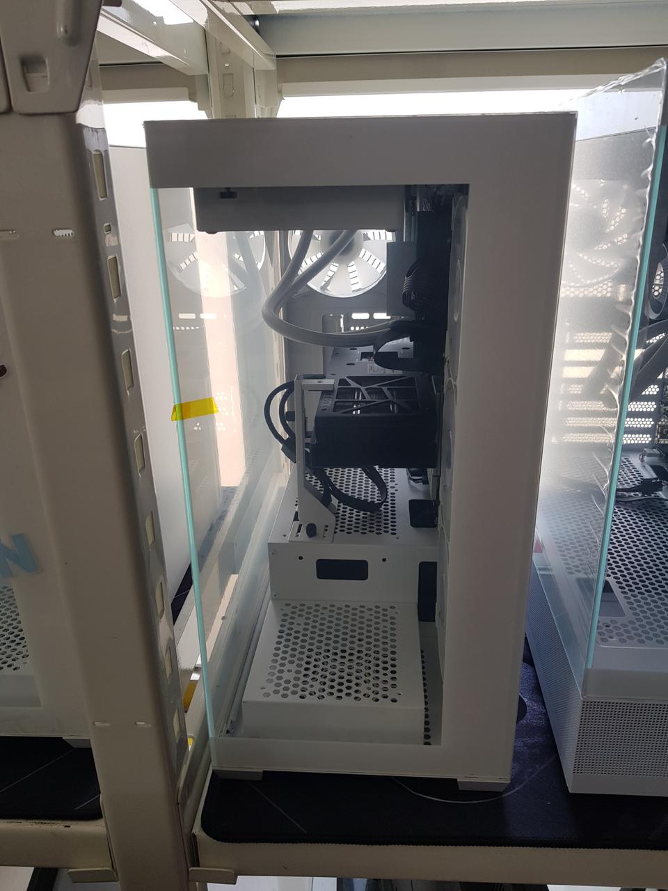i7-14700kf본체 DDR5 32GB RTX4070TI 12G