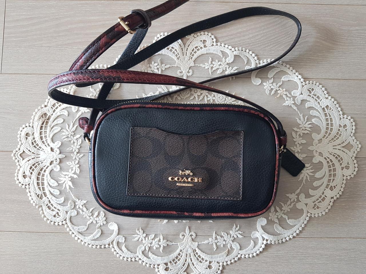 코치 파이톤배색 더블집 크로스백(택포)