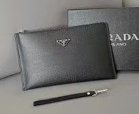 프라다  클러치