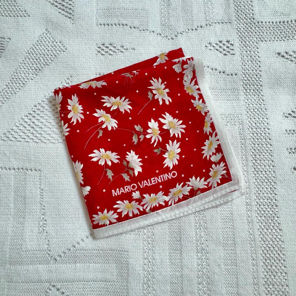 Mario Valentino 마리오 발렌티노 빨간색 꽃무늬 손수건