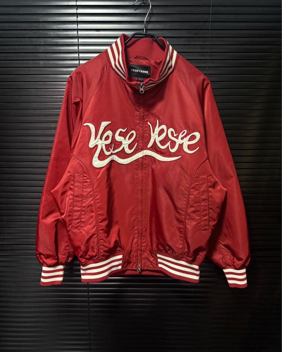 예스아이씨 yeseyesee 레드 버건디 하이넥 스타디움 야구 바시티점퍼