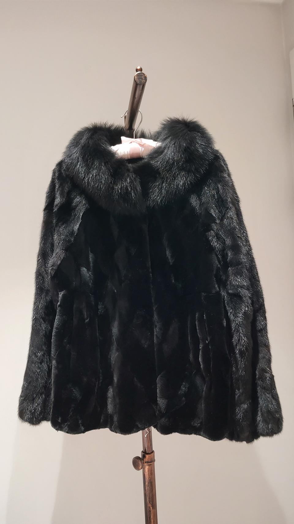 새상품 미착용 Enc 백화점 제품 플럭밍크 코트