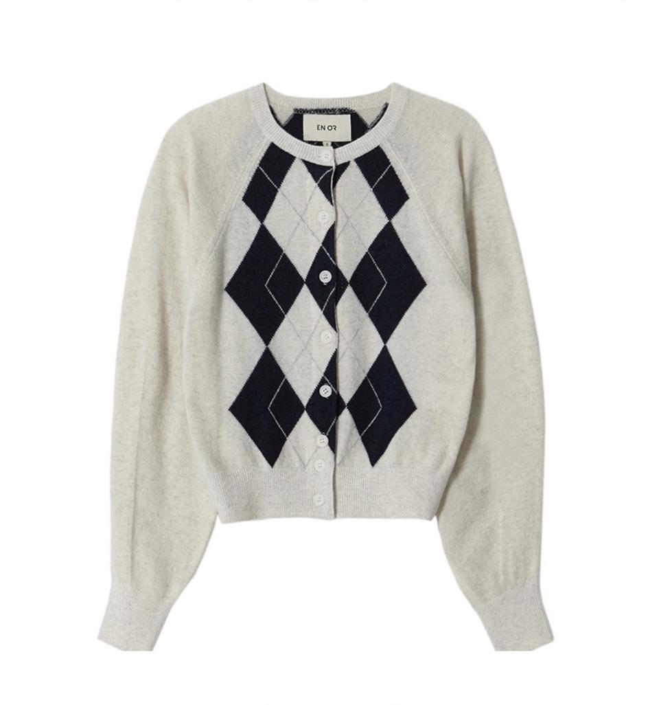 [s] 엔오르 아가일 라운드 가디건 아이보리 [김고은, 있지 채령 착용]