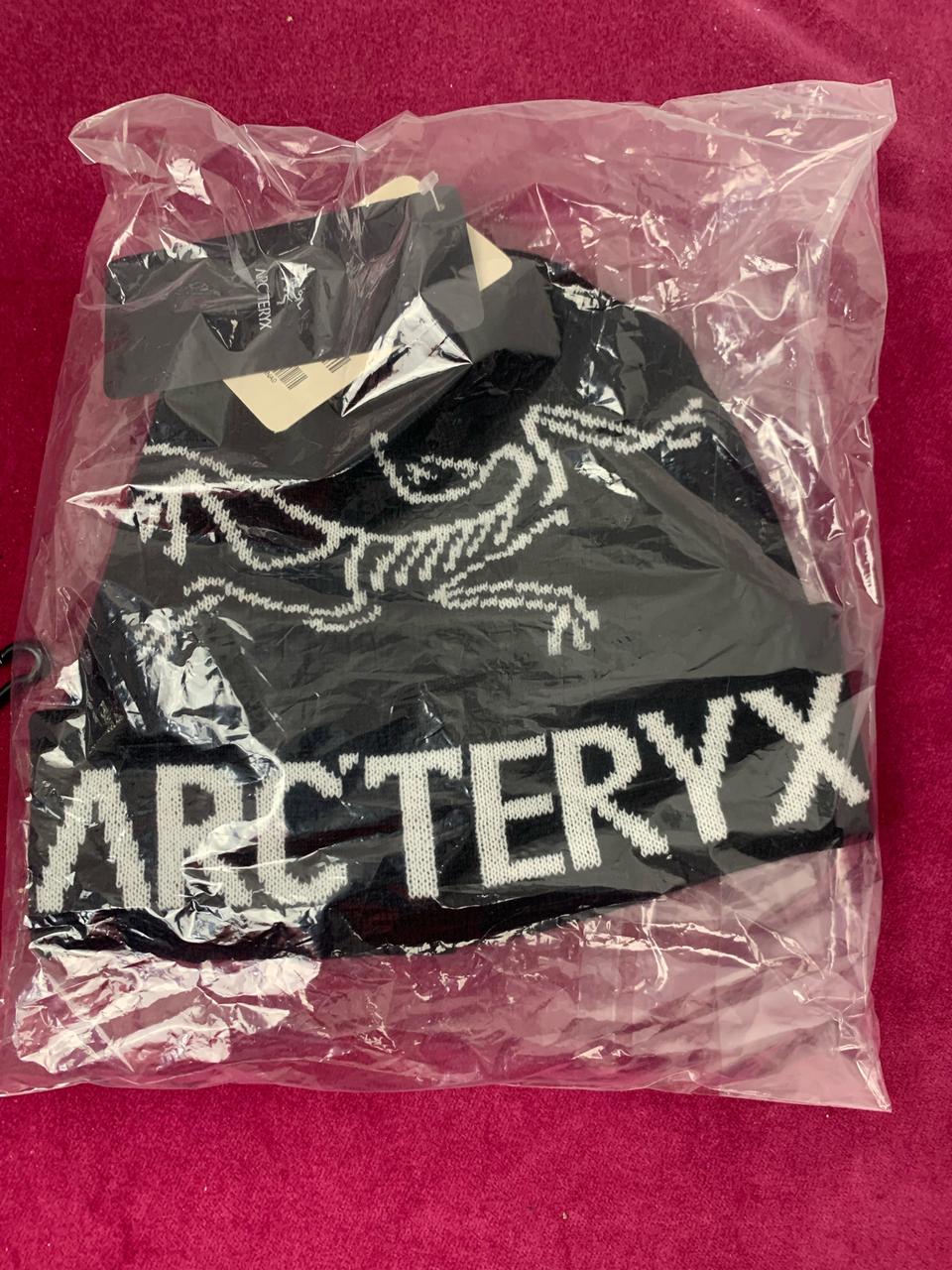 아크테릭스 검정 비니