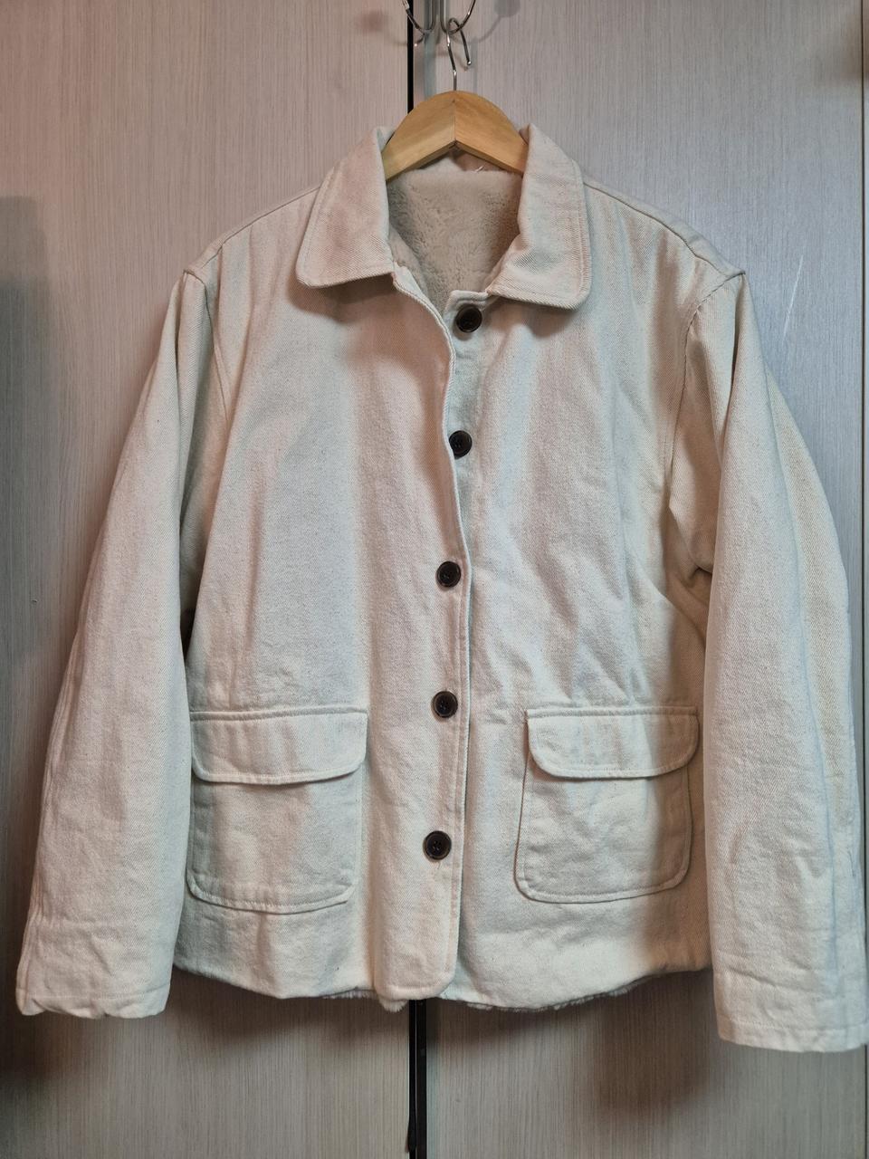 ITS MO 브랜드의 아이보리색 털 안감 자켓