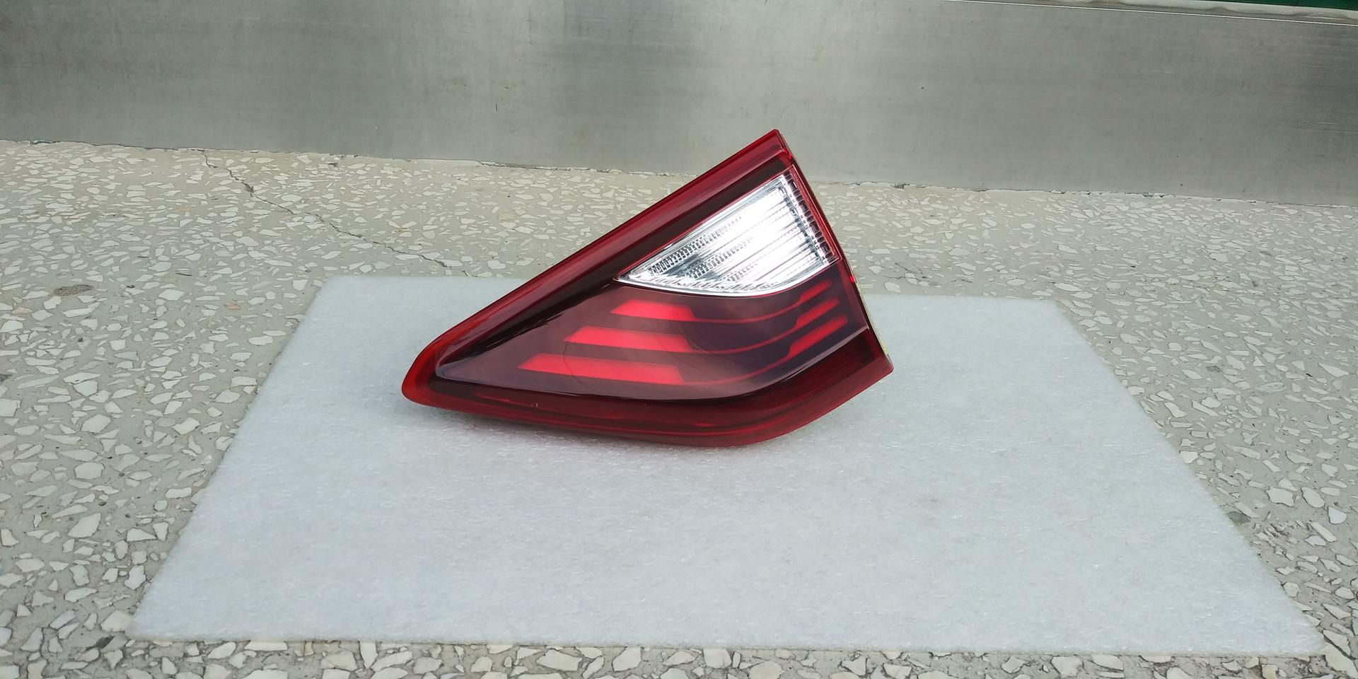 스토닉 조수석 LED 트렁크등