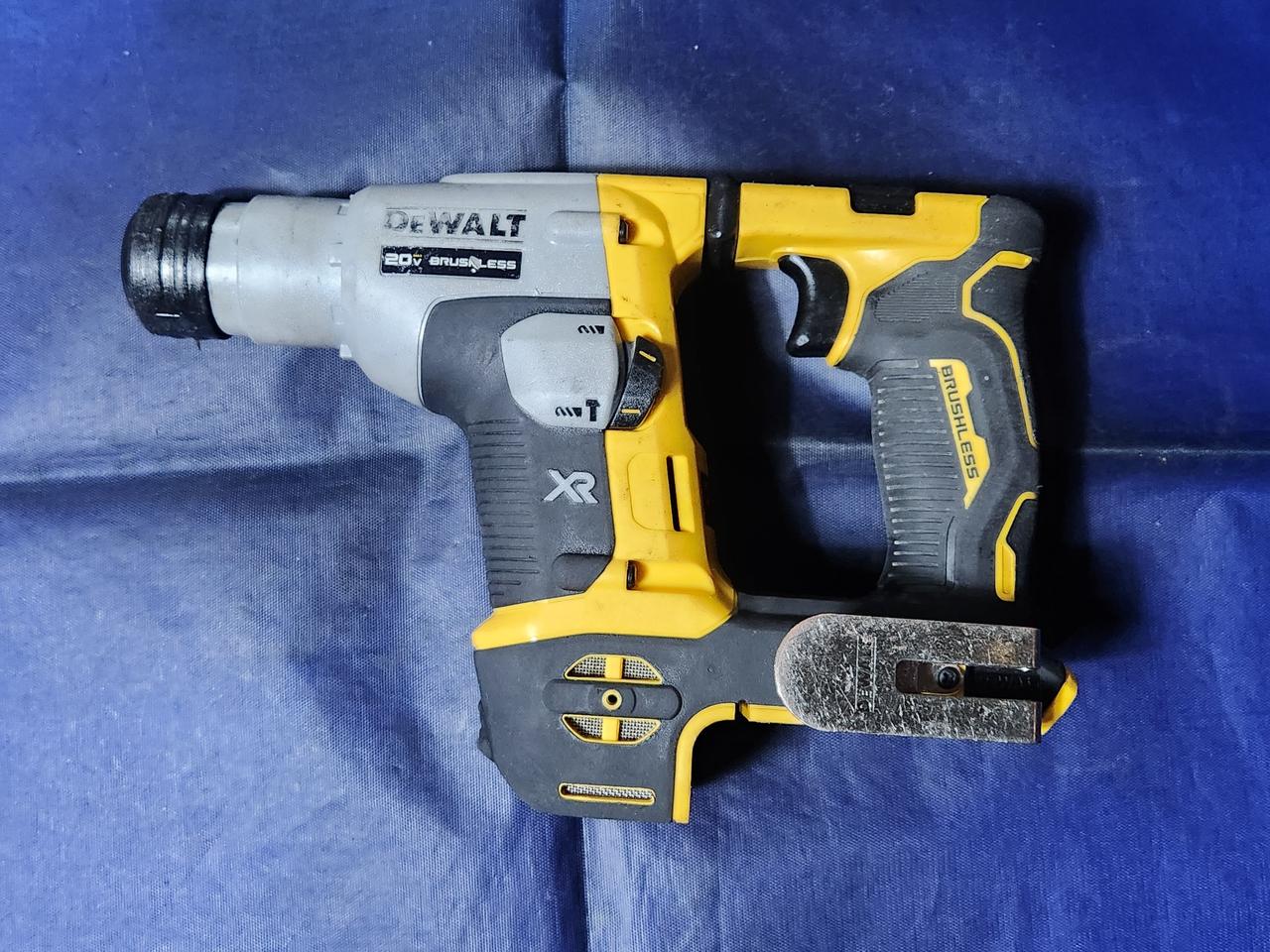 디월트 18v 충전로터리 해머드릴 DCH172 본체 팝니다