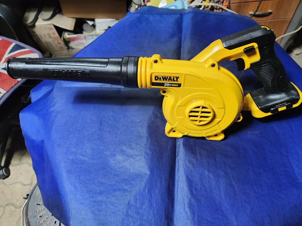 디월트 18v 충전송풍기 DCE100 본체 A급 팝니다